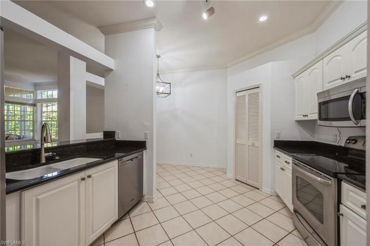 103  Amblewood  LN, Naples, FL 34105