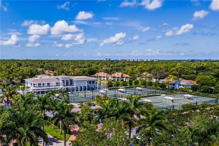 103  Amblewood  LN, Naples, FL 34105