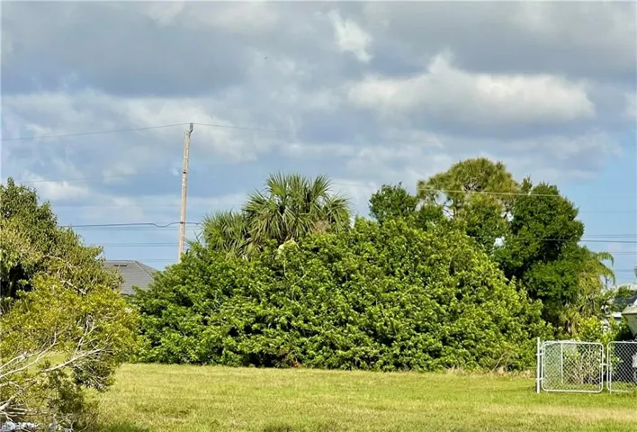 416 NW 25th AVE, CAPE CORAL FL 33993