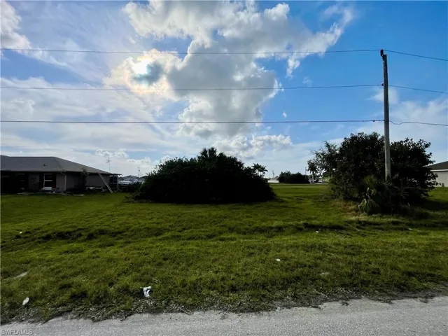 416 NW 25th AVE, CAPE CORAL FL 33993