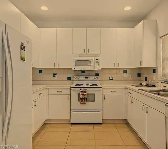 3304  Lisa  LN, Naples, FL 34109