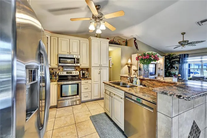 2442 Sw Embers Ter, Cape Coral, Florida 33991