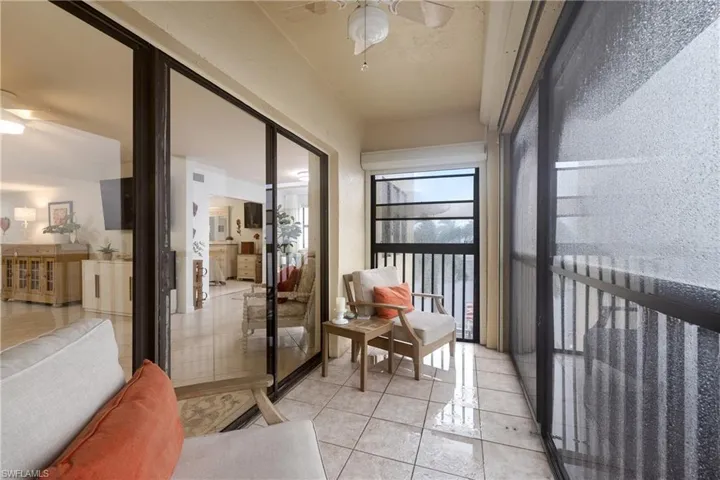 Sunroom / solarium featuring ceiling fan