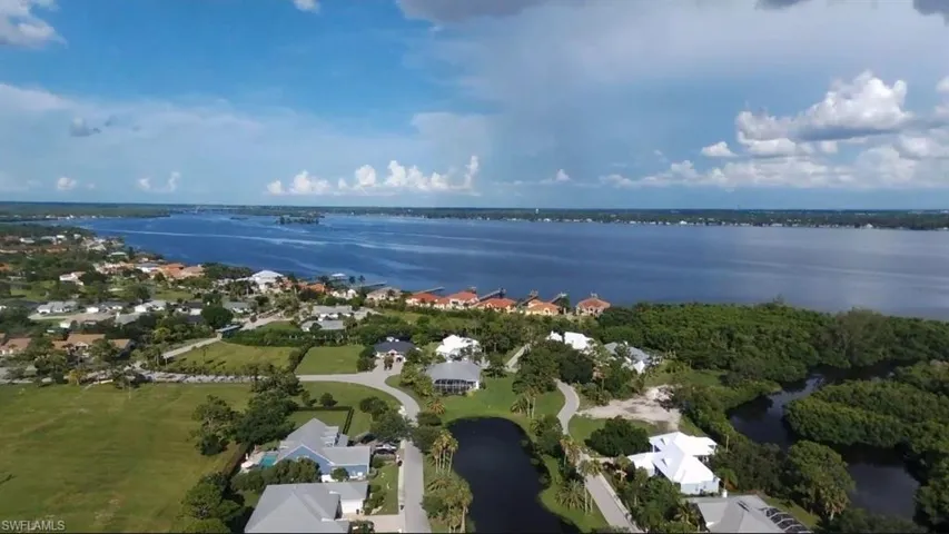 Bird's eye view of neighborhood with a ocean view