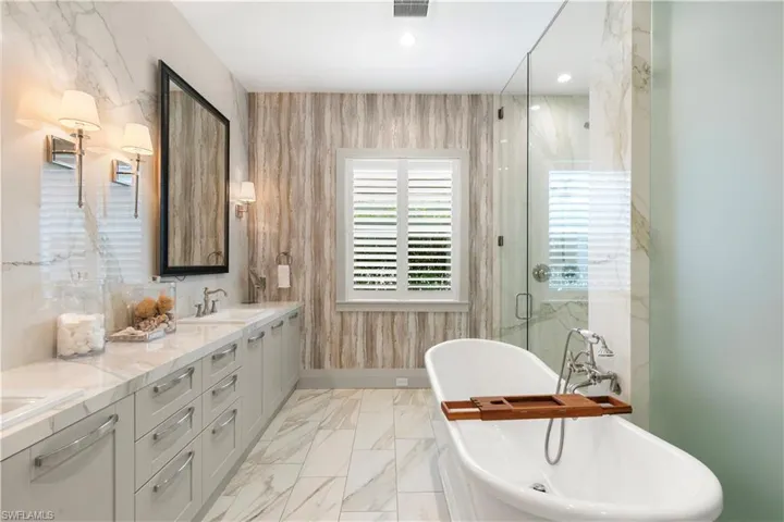 Spa like primary bath.