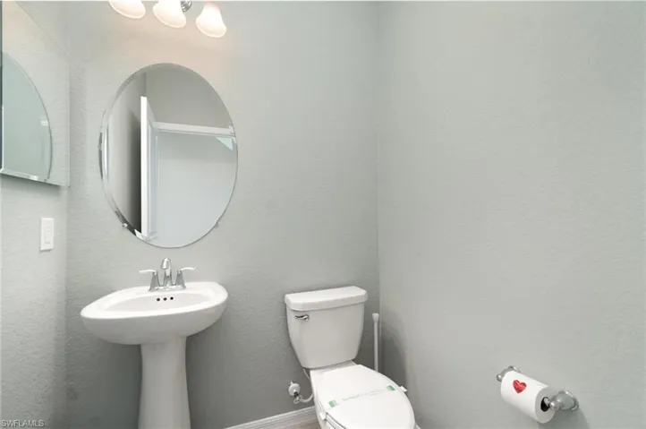 Bathroom with a textured wall