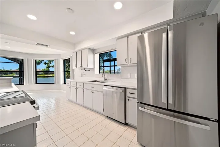522 SE 24th  ST, Cape Coral, FL 33990