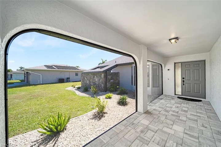 522 SE 24th  ST, Cape Coral, FL 33990