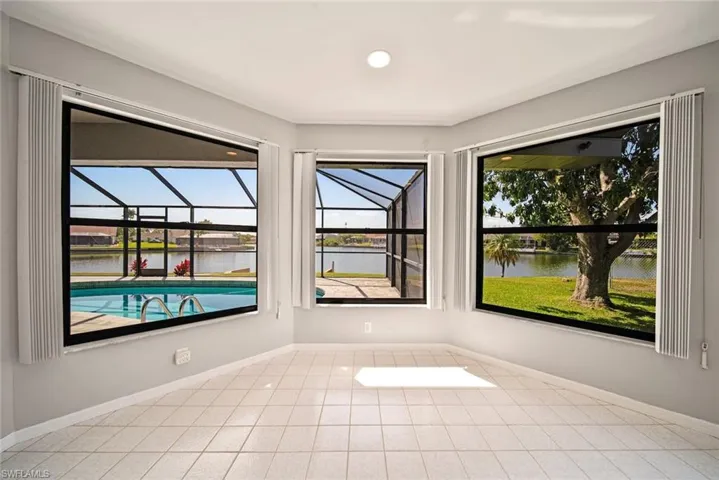 522 SE 24th  ST, Cape Coral, FL 33990