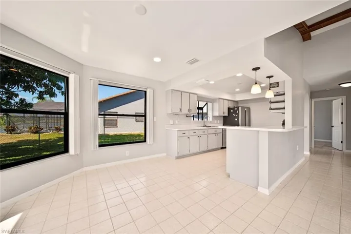 522 SE 24th  ST, Cape Coral, FL 33990
