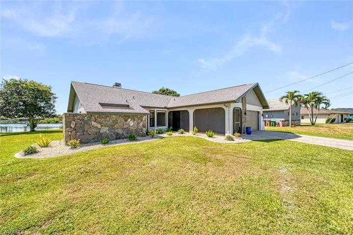 522 SE 24th  ST, Cape Coral, FL 33990