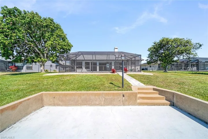 522 SE 24th  ST, Cape Coral, FL 33990
