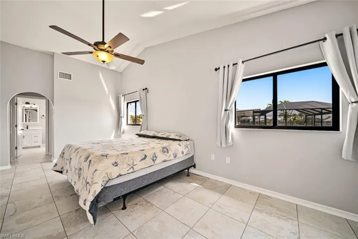 522 SE 24th  ST, Cape Coral, FL 33990