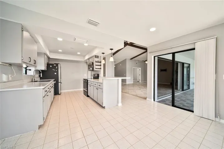 522 SE 24th  ST, Cape Coral, FL 33990