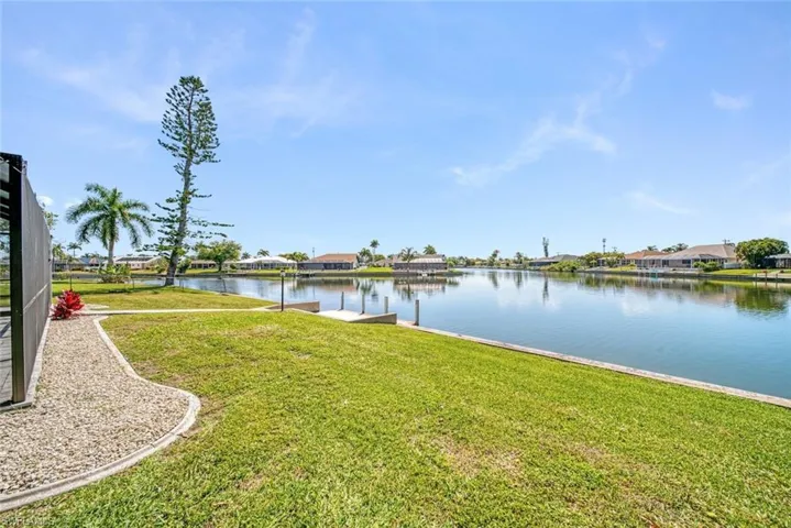 522 SE 24th  ST, Cape Coral, FL 33990