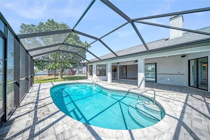 522 SE 24th  ST, Cape Coral, FL 33990