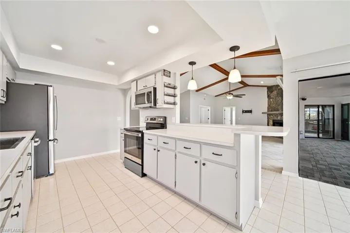 522 SE 24th  ST, Cape Coral, FL 33990