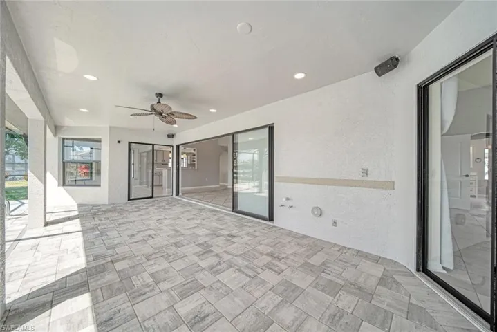 522 SE 24th  ST, Cape Coral, FL 33990