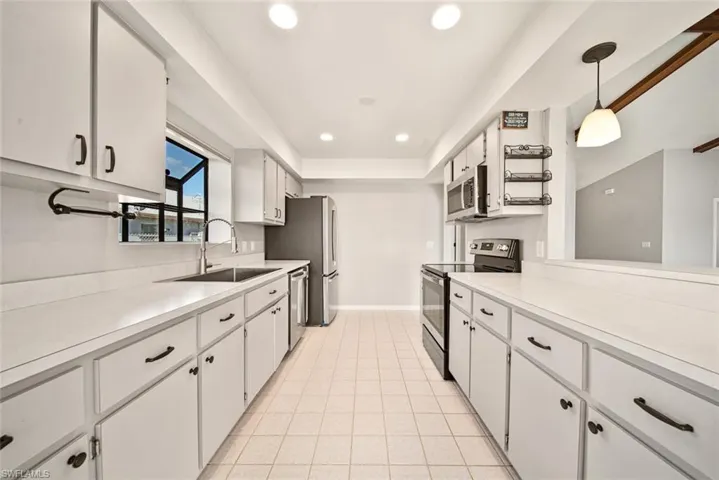 522 SE 24th  ST, Cape Coral, FL 33990