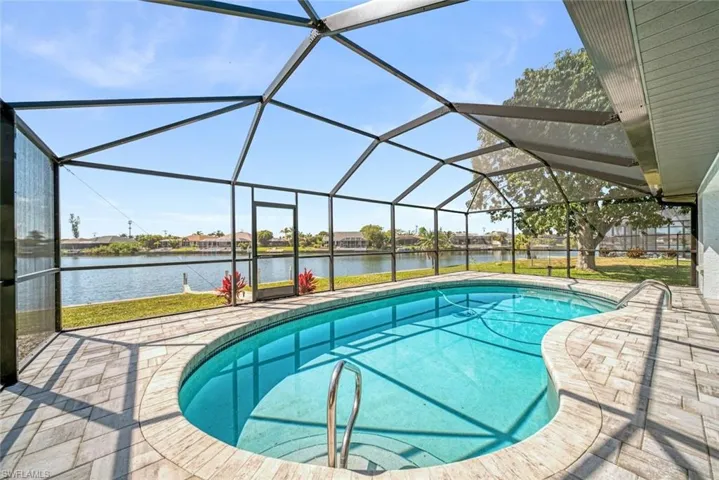 522 SE 24th  ST, Cape Coral, FL 33990