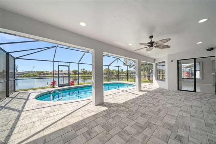 522 SE 24th  ST, Cape Coral, FL 33990