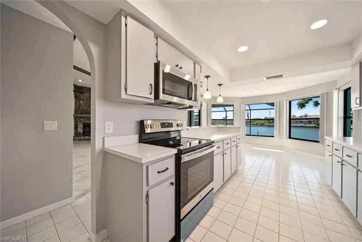 522 SE 24th  ST, Cape Coral, FL 33990
