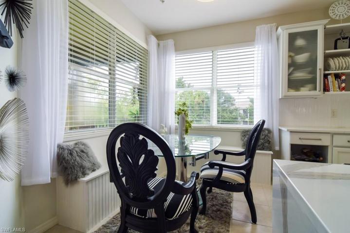Shows eat in kitchen furniture option