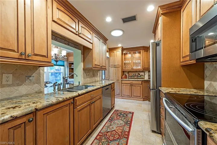 1002 Forest Lakes Dr # 19c, Naples Fl 34105