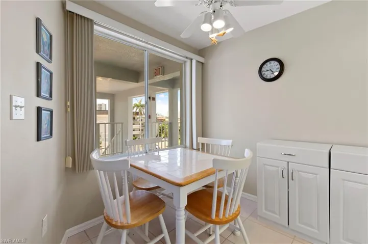 Dinette area, perfect for breakfast