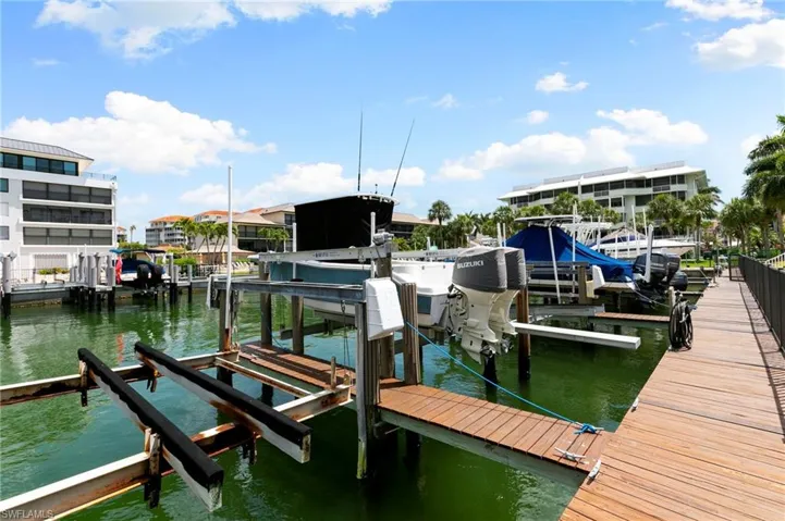 Docks for Pelican Perch, this unit does not come with a deeded dock