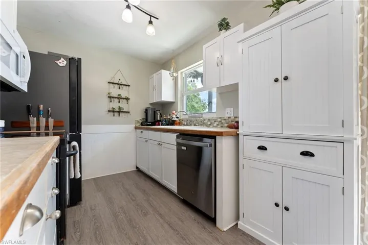 417 NE 14th  AVE, Cape Coral, FL 33909