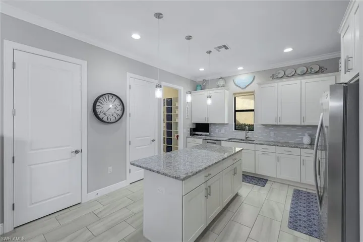 1284  Kendari  TER, Naples, FL 34113
