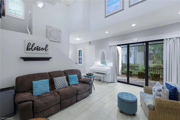 1284  Kendari  TER, Naples, FL 34113