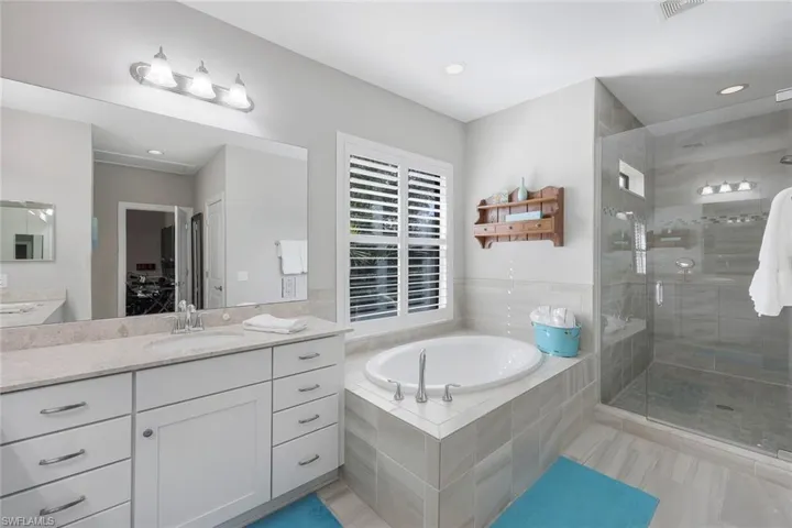 1284  Kendari  TER, Naples, FL 34113