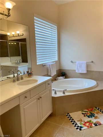 3910  Jasmine Lake  CIR, Naples, FL 34119
