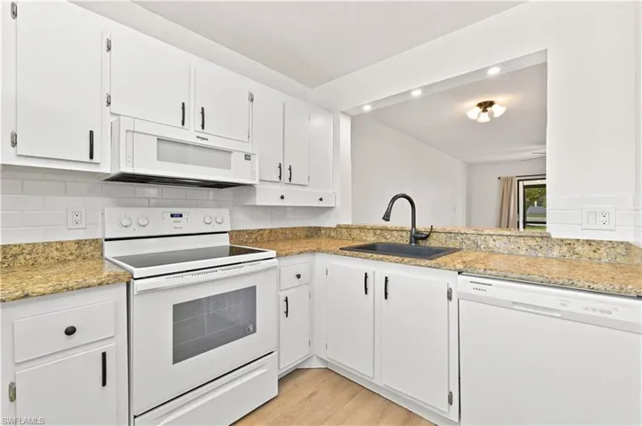 9261 Central Park Dr 106, Fort Myers, Florida 33919