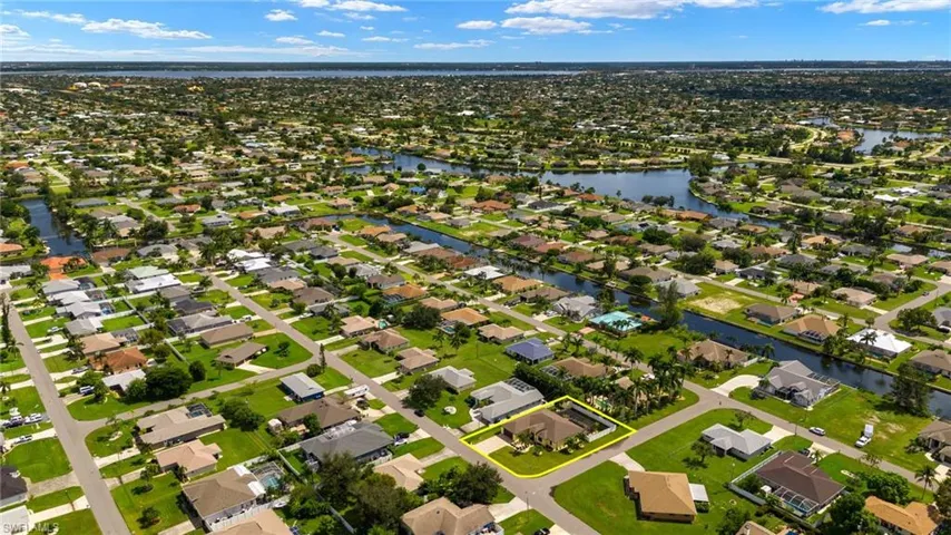 302 SE 22nd  TER, Cape Coral, FL 33990