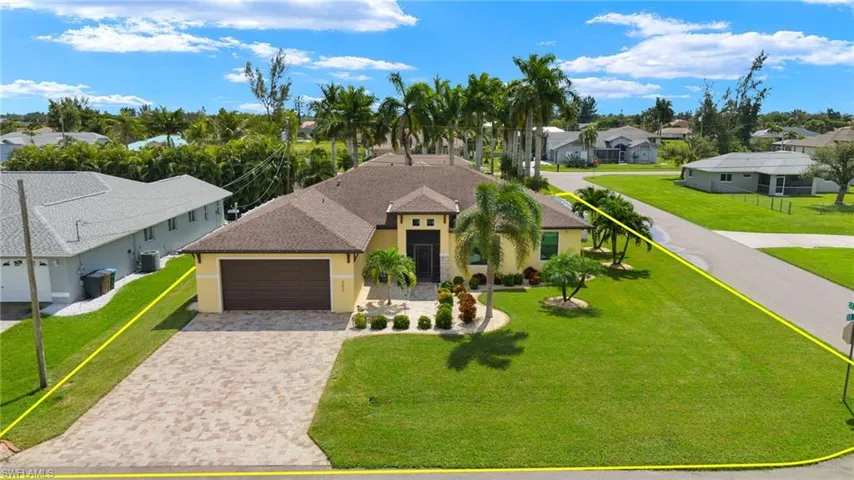 302 SE 22nd  TER, Cape Coral, FL 33990