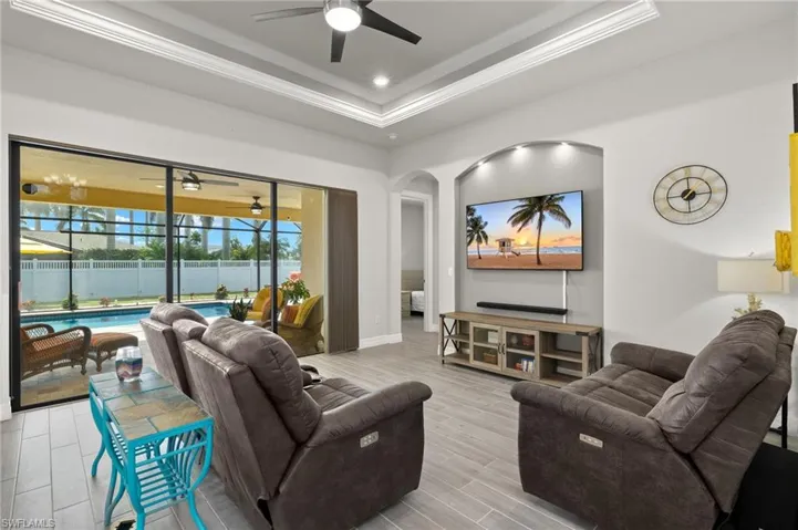 302 SE 22nd  TER, Cape Coral, FL 33990