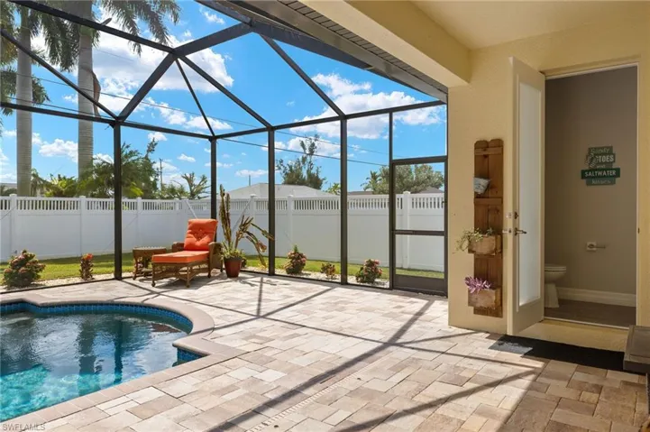 302 SE 22nd  TER, Cape Coral, FL 33990