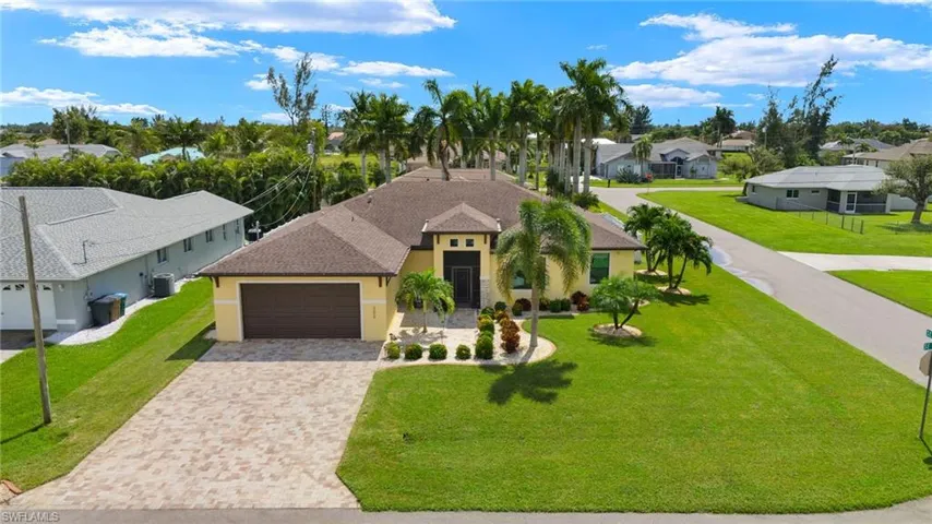 302 SE 22nd  TER, Cape Coral, FL 33990