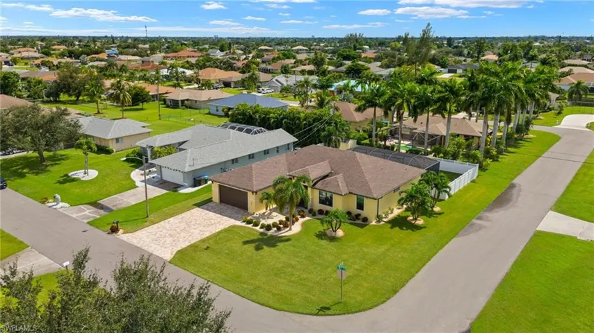 302 SE 22nd  TER, Cape Coral, FL 33990