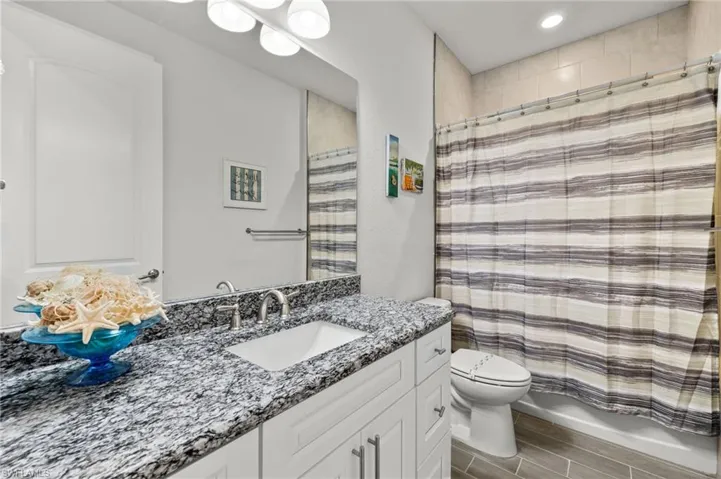 302 SE 22nd  TER, Cape Coral, FL 33990