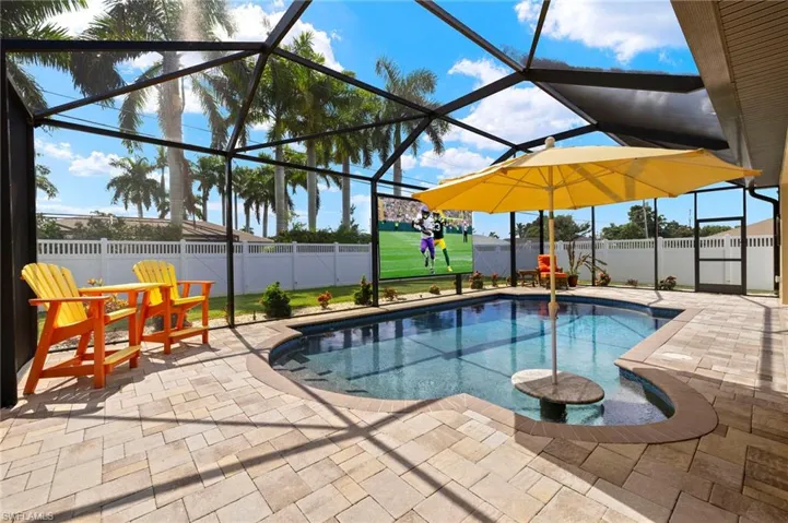 302 SE 22nd  TER, Cape Coral, FL 33990
