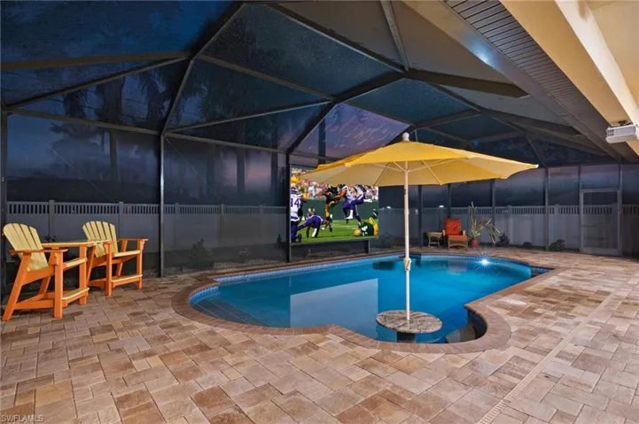 302 SE 22nd  TER, Cape Coral, FL 33990