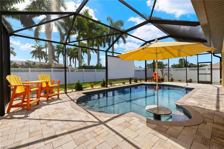 302 SE 22nd  TER, Cape Coral, FL 33990