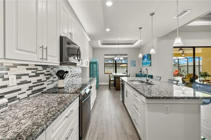 302 SE 22nd  TER, Cape Coral, FL 33990