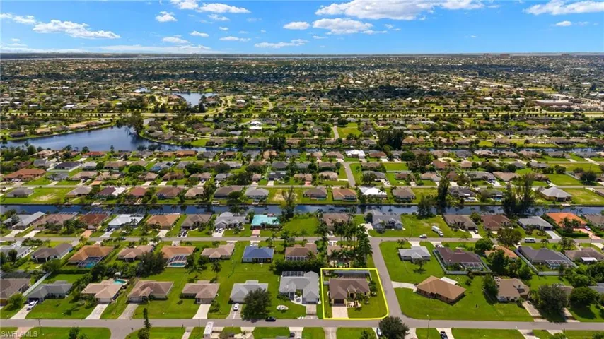302 SE 22nd  TER, Cape Coral, FL 33990
