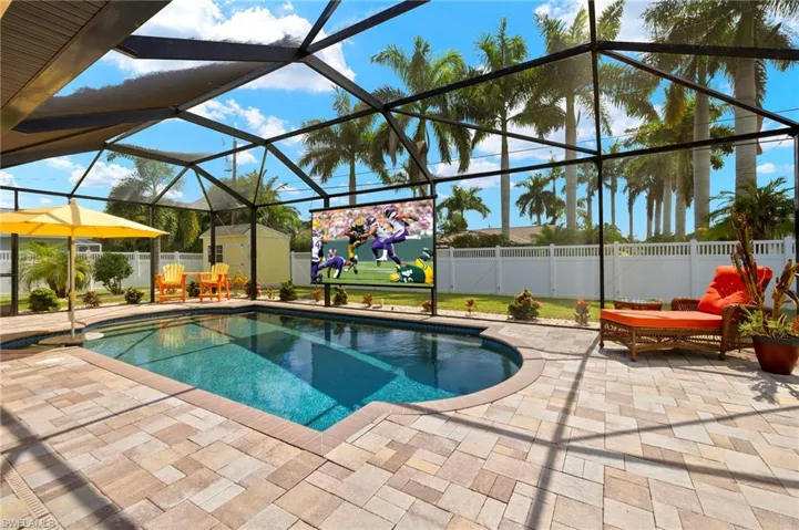 302 SE 22nd  TER, Cape Coral, FL 33990