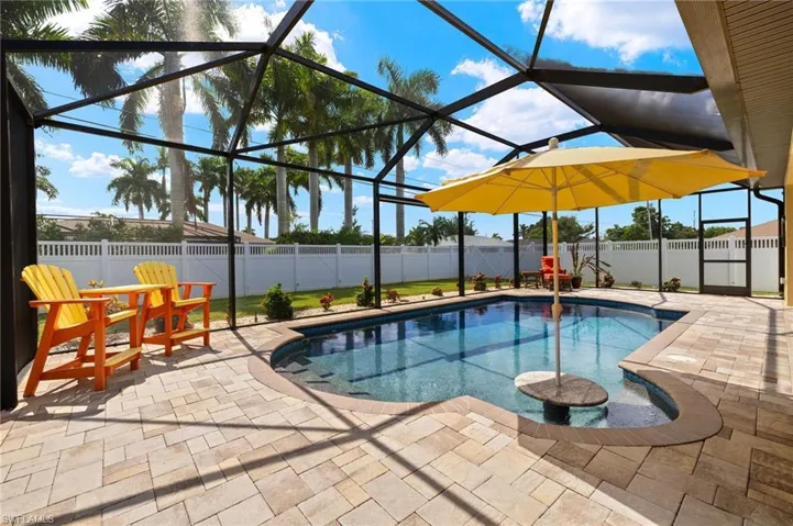 302 SE 22nd  TER, Cape Coral, FL 33990